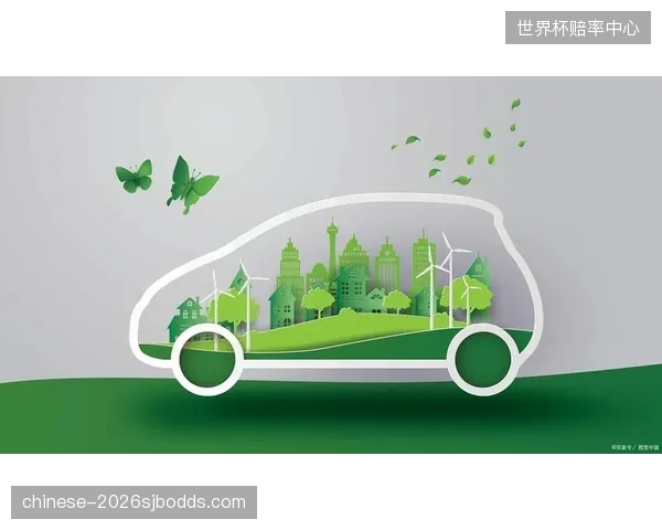 在引导观众绿色出行和消费时，应采取更强硬的强制性措施（如限制私家车），还是应以激励为主，哪种方式更有效？